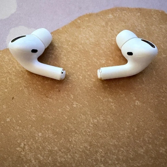 Apple AirPods Pro (1st Generation) – Authentic – Used - Picture 4 of 8